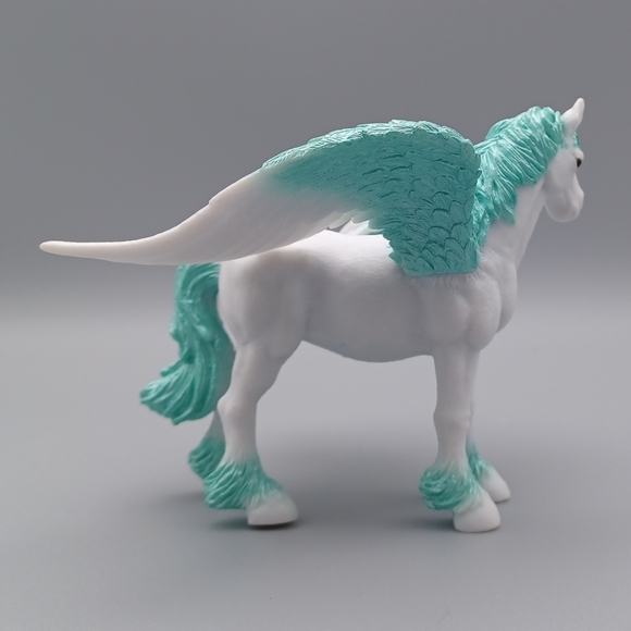 Toy Pegasus Figurine - Picture 5 of 16
